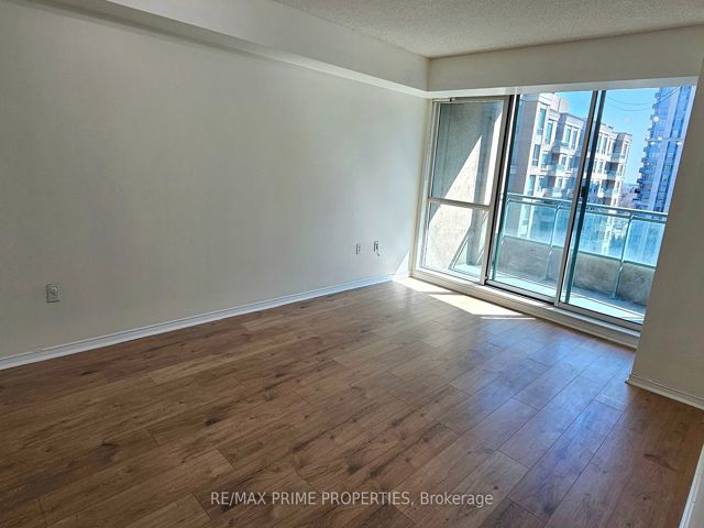 1105 - 8 Pemberton Ave