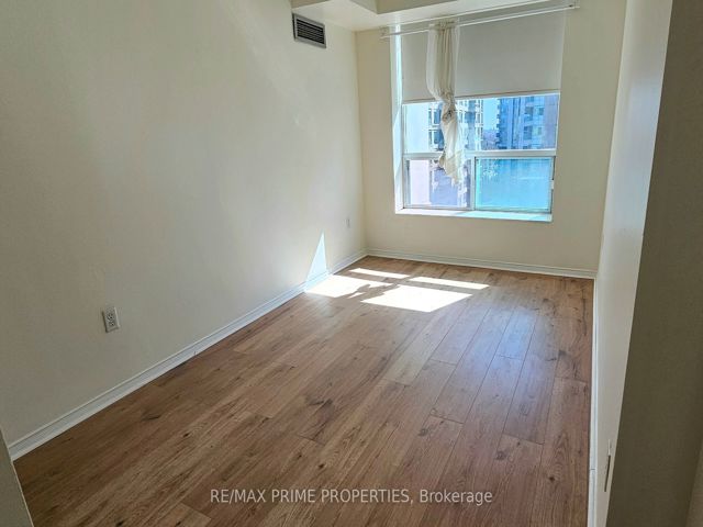1105 - 8 Pemberton Ave