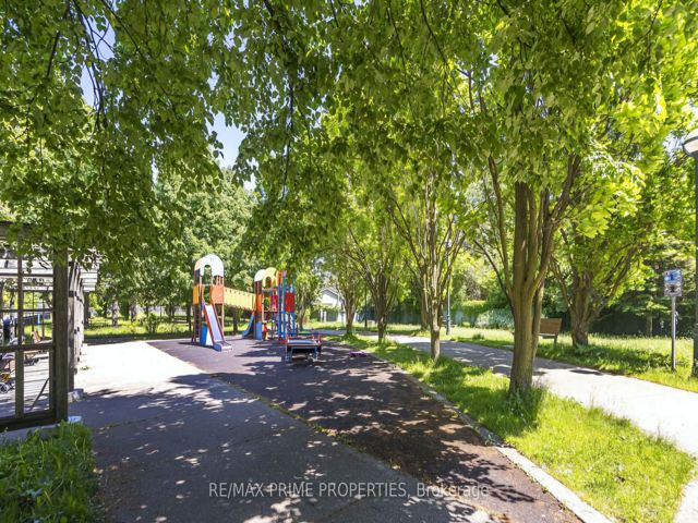 1105 - 8 Pemberton Ave