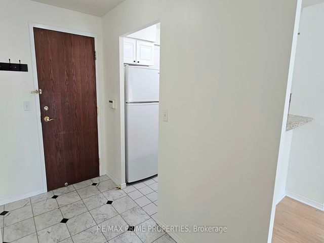 1105 - 8 Pemberton Ave
