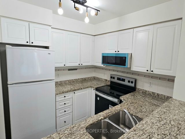 1105 - 8 Pemberton Ave