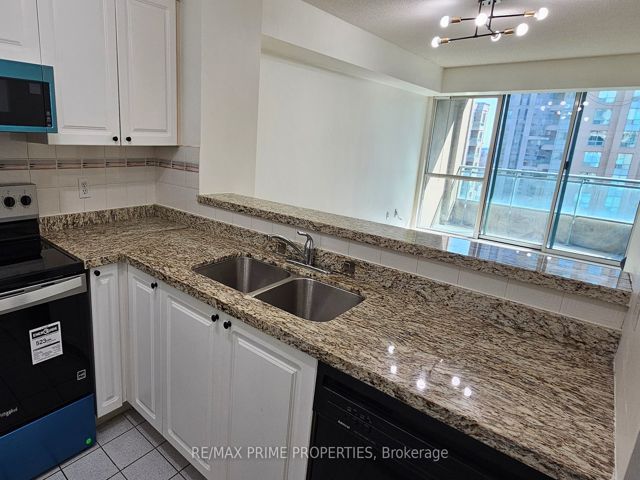 1105 - 8 Pemberton Ave