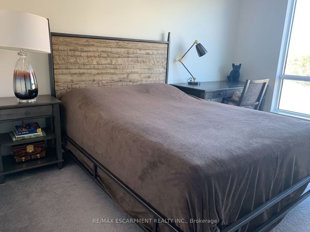 323 - 639 Lawrence Ave W