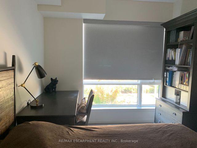 323 - 639 Lawrence Ave W
