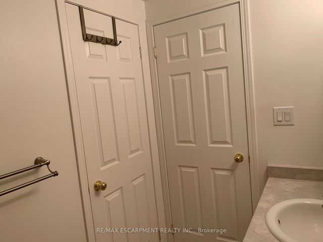 323 - 639 Lawrence Ave W
