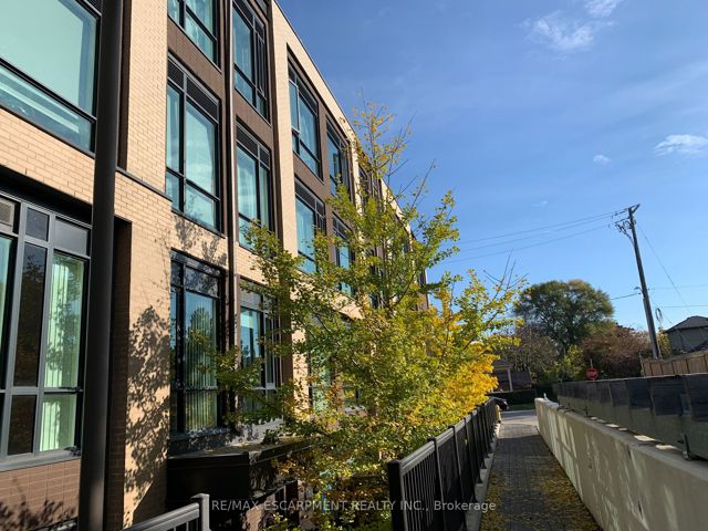 323 - 639 Lawrence Ave W
