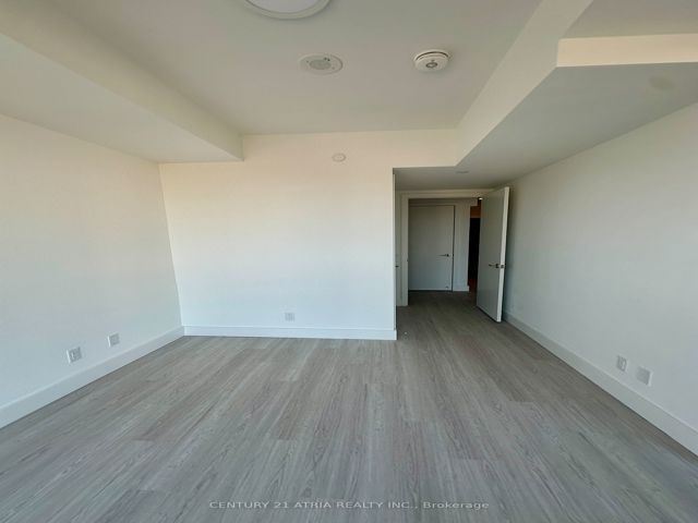 320 - 625 Sheppard Ave E