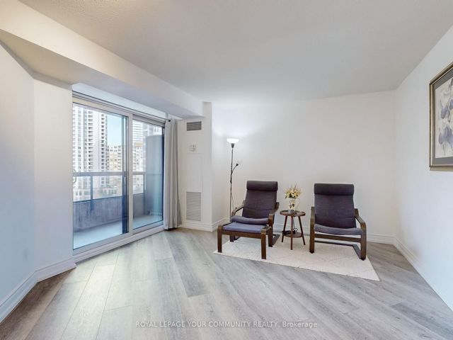 929 - 15 Northtown Way