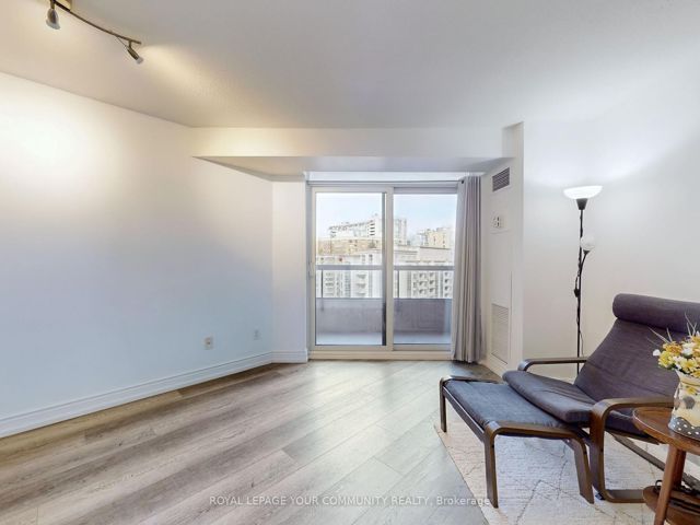 929 - 15 Northtown Way