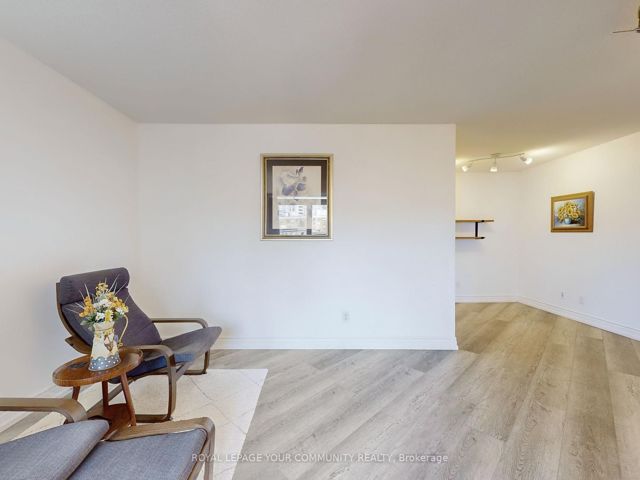 929 - 15 Northtown Way