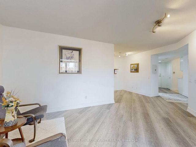 929 - 15 Northtown Way