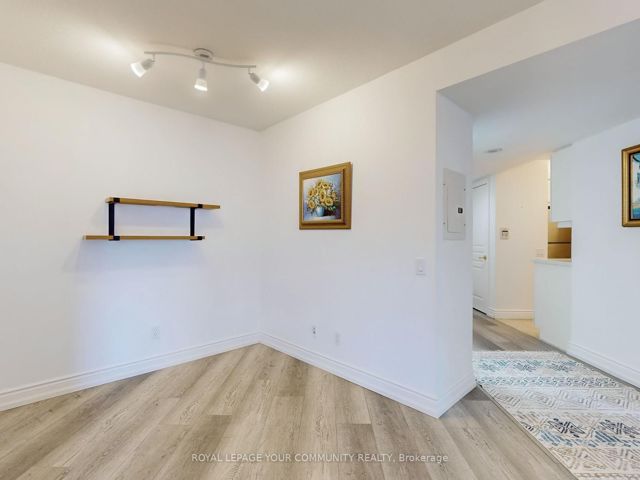 929 - 15 Northtown Way
