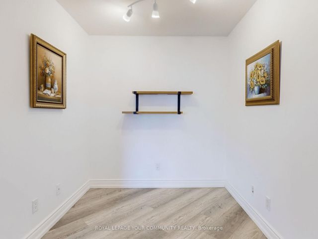 929 - 15 Northtown Way