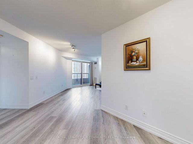 929 - 15 Northtown Way