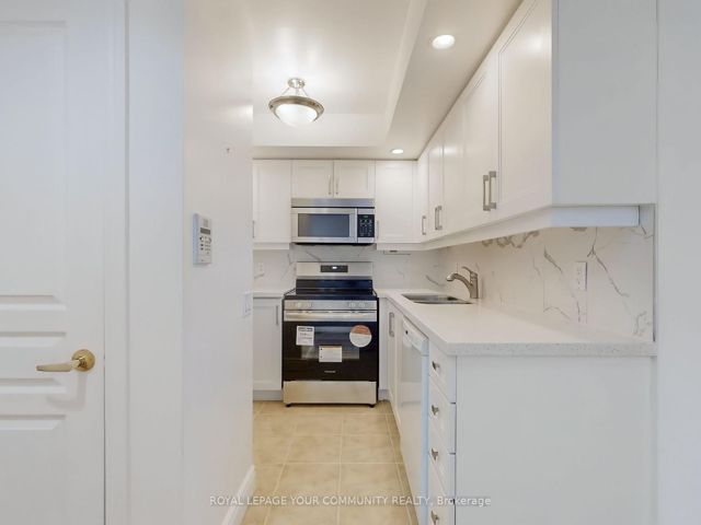 929 - 15 Northtown Way