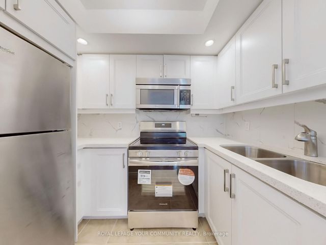 929 - 15 Northtown Way