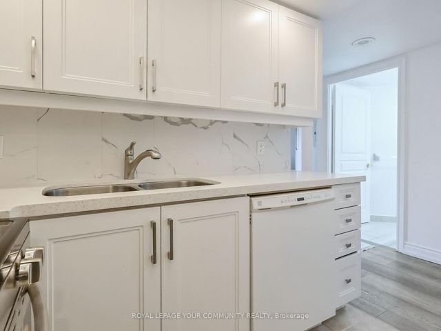 929 - 15 Northtown Way
