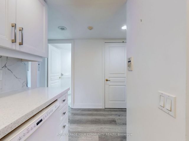 929 - 15 Northtown Way