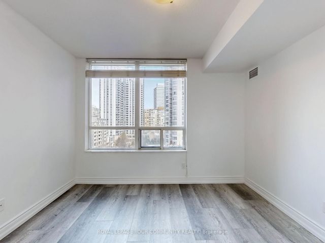 929 - 15 Northtown Way