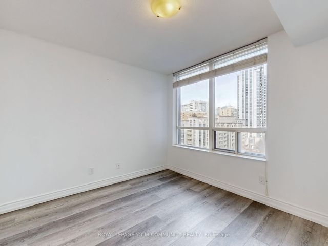 929 - 15 Northtown Way