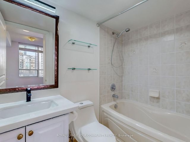 929 - 15 Northtown Way