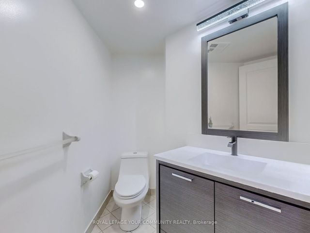 929 - 15 Northtown Way