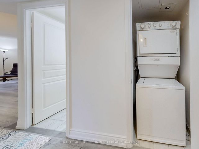 929 - 15 Northtown Way