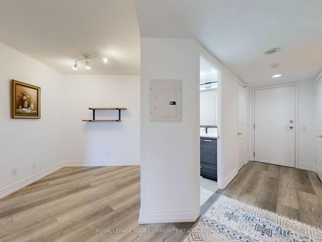 929 - 15 Northtown Way