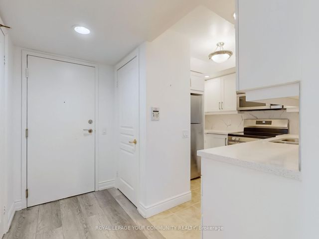 929 - 15 Northtown Way