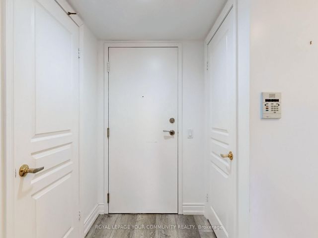 929 - 15 Northtown Way