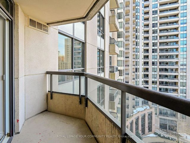 929 - 15 Northtown Way