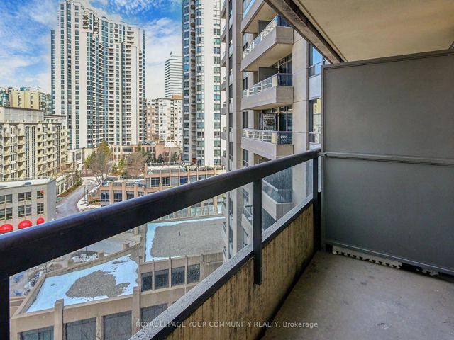 929 - 15 Northtown Way