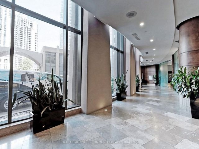 929 - 15 Northtown Way