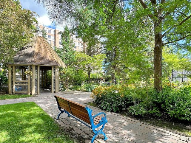 929 - 15 Northtown Way