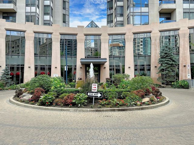 929 - 15 Northtown Way