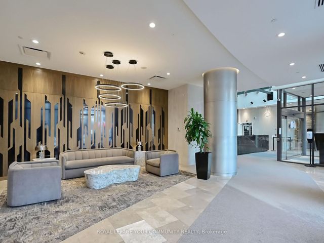 929 - 15 Northtown Way