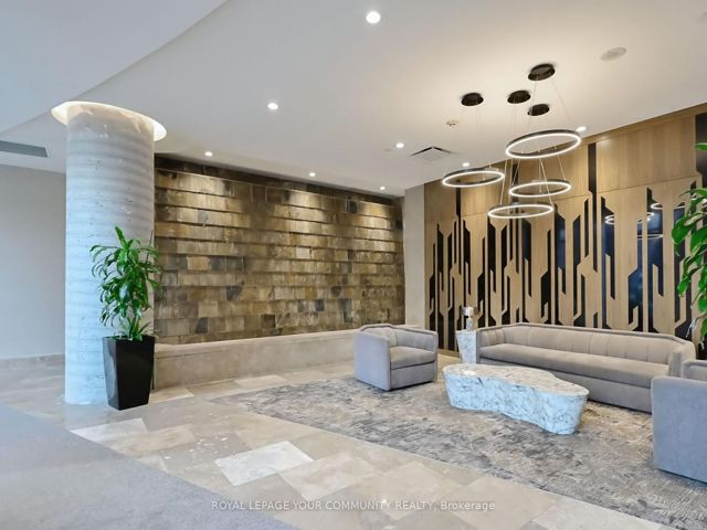 929 - 15 Northtown Way