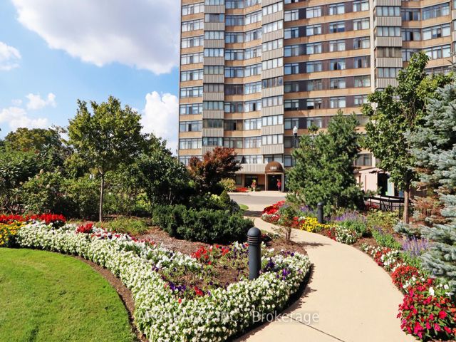 1107 - 1201 Steeles Ave W