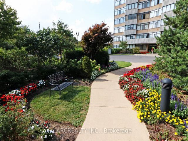 1107 - 1201 Steeles Ave W