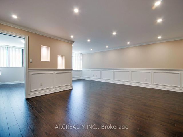 1107 - 1201 Steeles Ave W