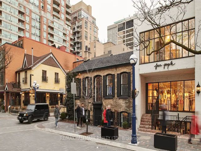 2006 - 11 Yorkville Ave