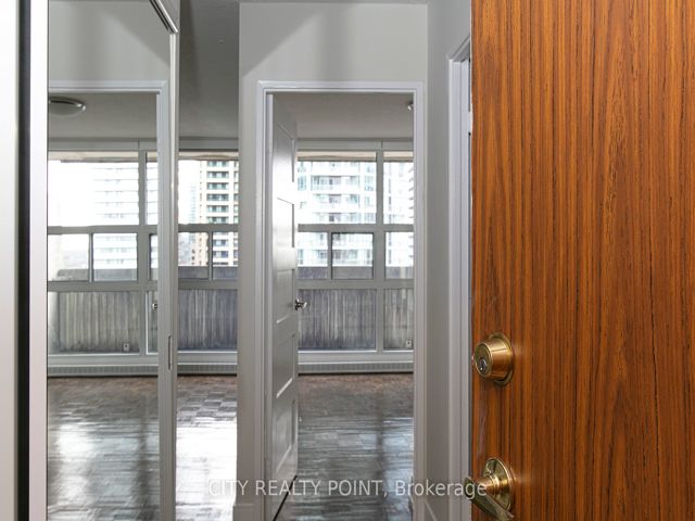 2704 - 33 Isabella St
