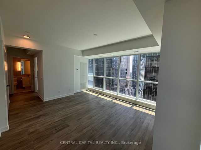 3003 - 327 King St W