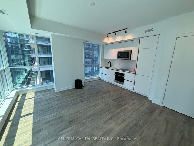 3003 - 327 King St W