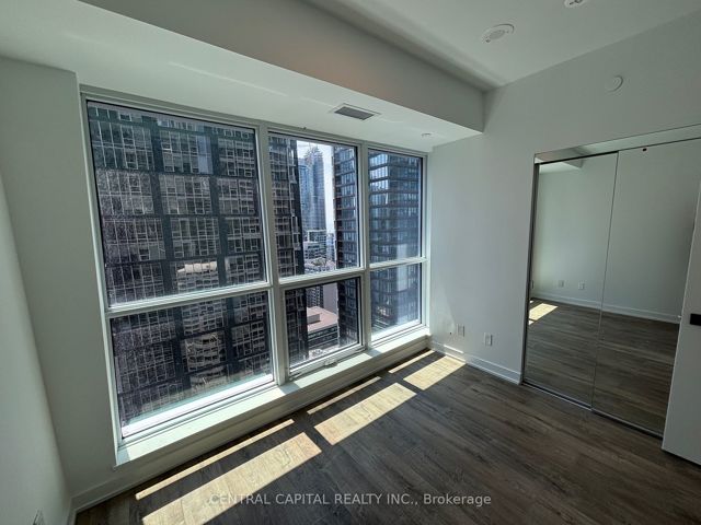 3003 - 327 King St W
