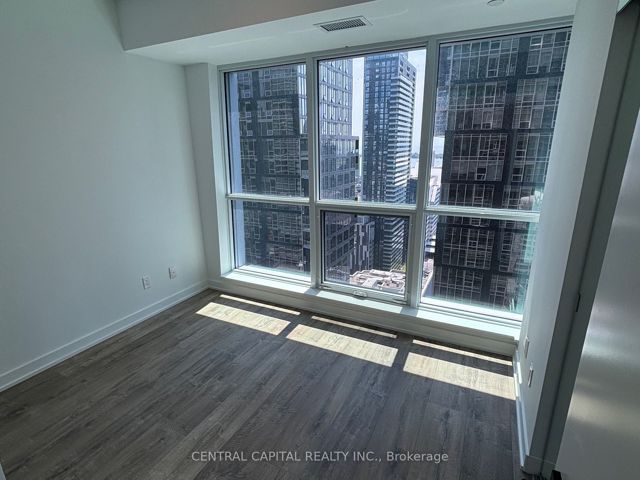 3003 - 327 King St W