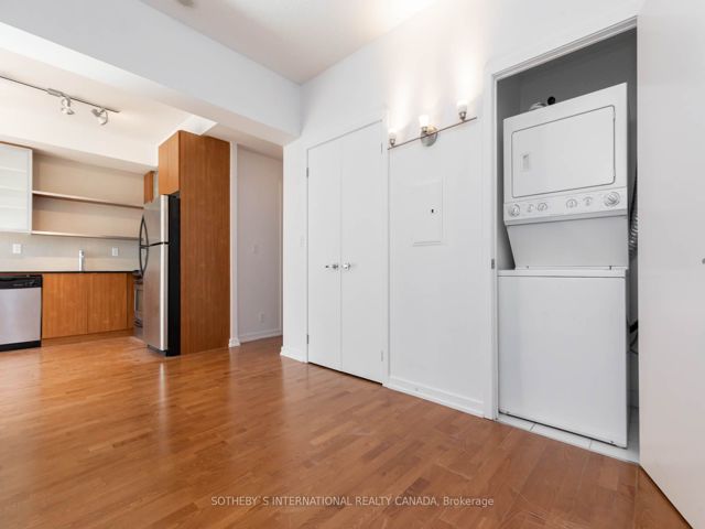 701 - 33 Lombard St