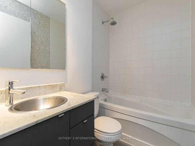 701 - 33 Lombard St