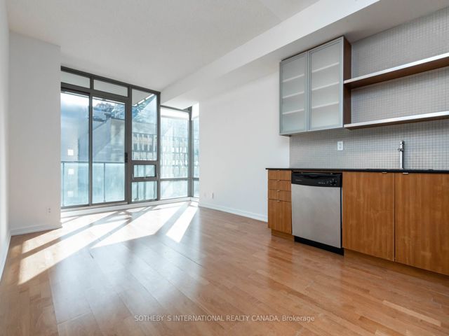 701 - 33 Lombard St