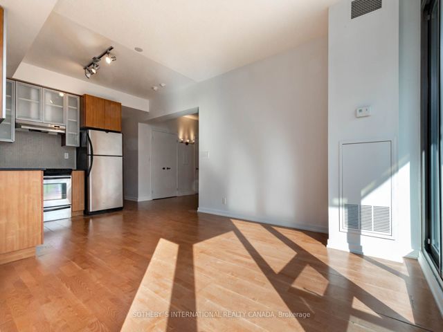 701 - 33 Lombard St